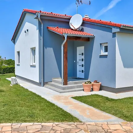 Holiday home House Mirna With Heated Swimming Pool And Jacuzzi