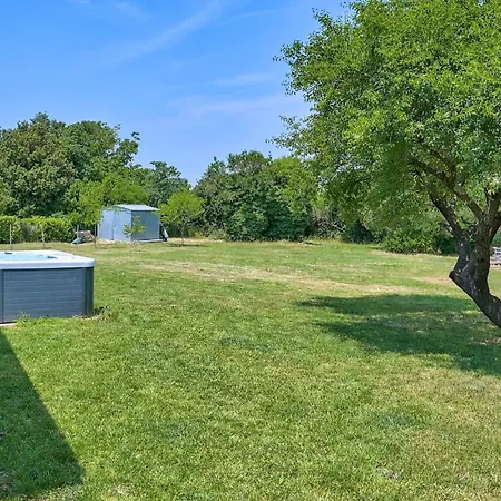 House Mirna With Heated Swimming Pool And Jacuzzi * Pula