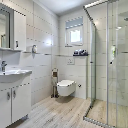 Holiday House Mirna With Heated Swimming Pool And Jacuzzi Pula