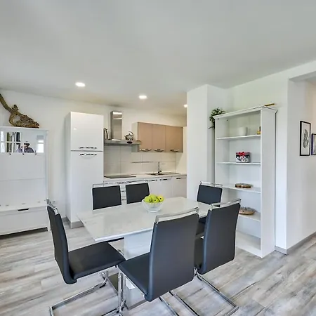 Holiday home House Mirna With Heated Swimming Pool And Jacuzzi