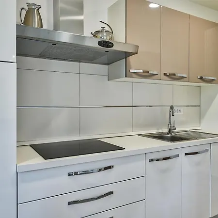 House Mirna With Heated Swimming Pool And Jacuzzi Holiday home