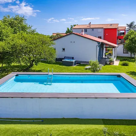 House Mirna With Heated Swimming Pool And Jacuzzi * Pula