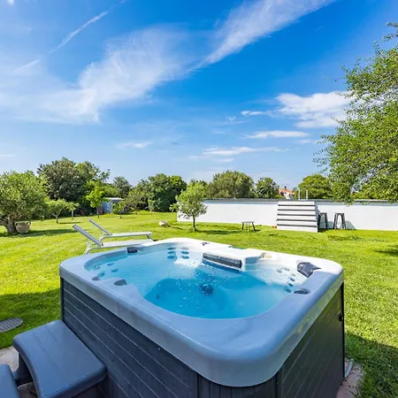 Holiday home House Mirna With Heated Swimming Pool And Jacuzzi