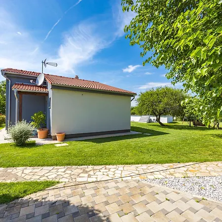 Holiday House Mirna With Heated Swimming Pool And Jacuzzi *