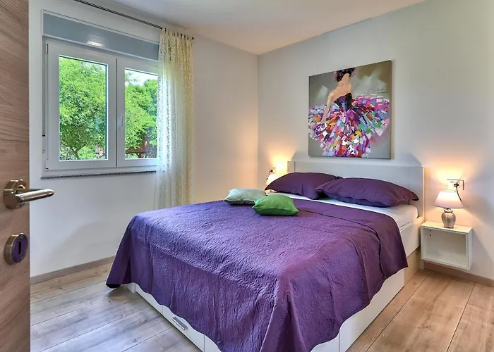 Casa vacanze House Mirna With Heated Swimming Pool And Jacuzzi *